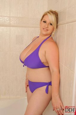 Blonde BBW Janne Hollan gets her huge big tits wet in the shower